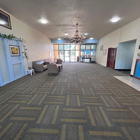 Colby Inn And Suites المظهر الخارجي الصورة
