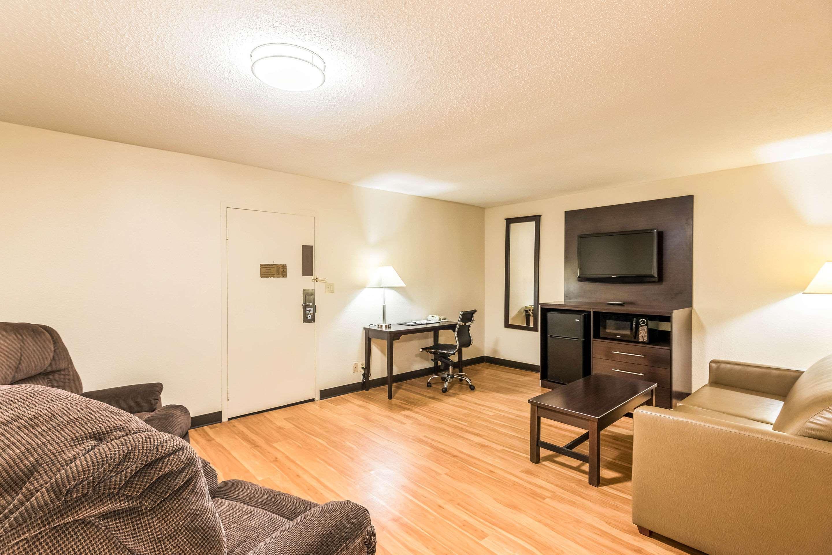 Colby Inn And Suites المظهر الخارجي الصورة