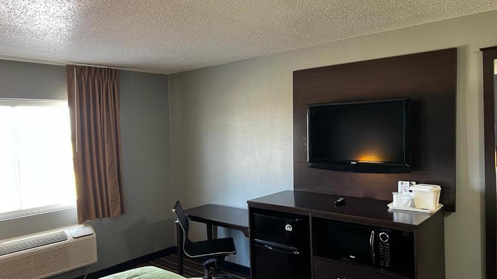 Colby Inn And Suites المظهر الخارجي الصورة