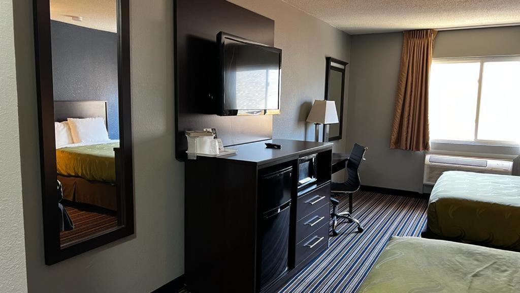 Colby Inn And Suites المظهر الخارجي الصورة