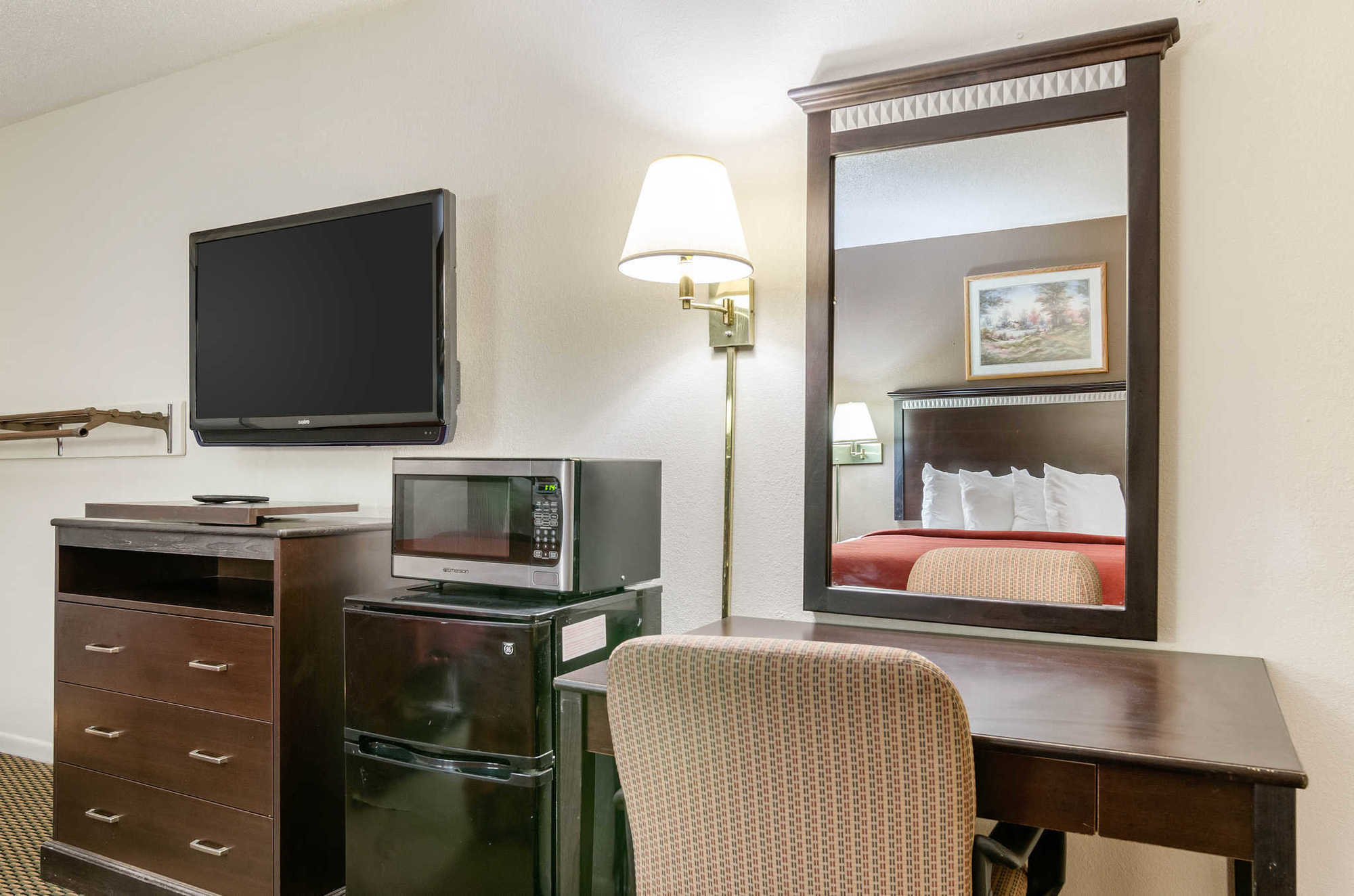 Colby Inn And Suites الغرفة الصورة